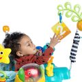 BABY EINSTEIN Skákadlo/Aktivní centrum 2v1 Curiosity Cove™ 6m+ do 11kg