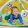 BRIGHT STARTS Deka na hraní s aktivitami Oball Grip & Kick™ 0m+