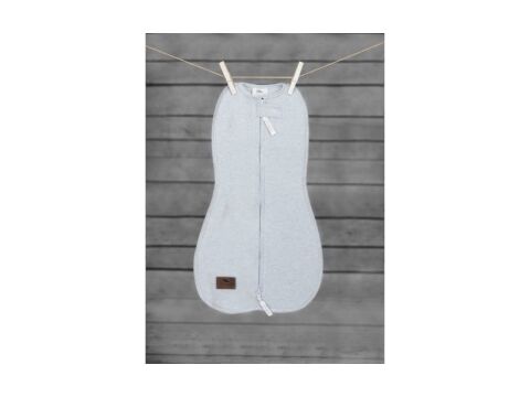 Sleepee Zavinovačka First Step Swaddle s čepičkou - Světle Šedá